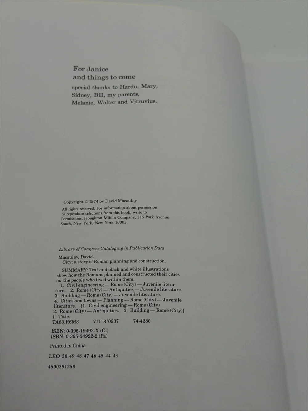 City: A Story of Roman Planning and Construction by David Macaulay (1974, PB)